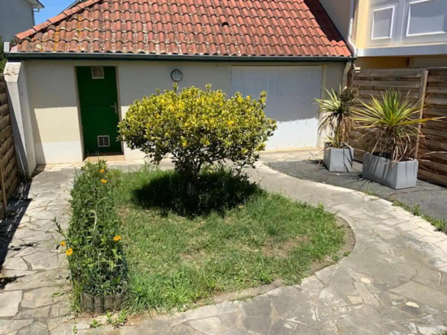 Apartment Maisonnette 2 A 4 Pers- Jardin Privatif Cloture- Calme- Stationnement Gratuit- Pau Ouest
