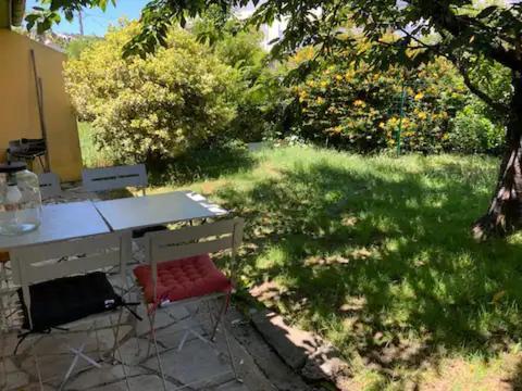 Maisonnette 2 A 4 Pers- Jardin Privatif Cloture- Calme- Stationnement Gratuit- Pau Ouest *