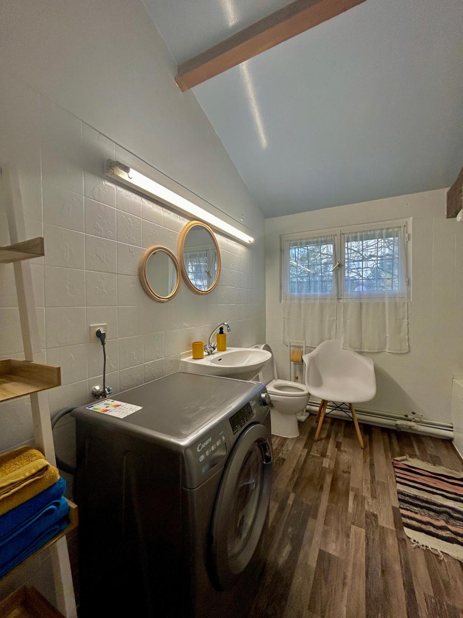 Maisonnette 2 A 4 Pers- Jardin Privatif Cloture- Calme- Stationnement Gratuit- Pau Ouest *