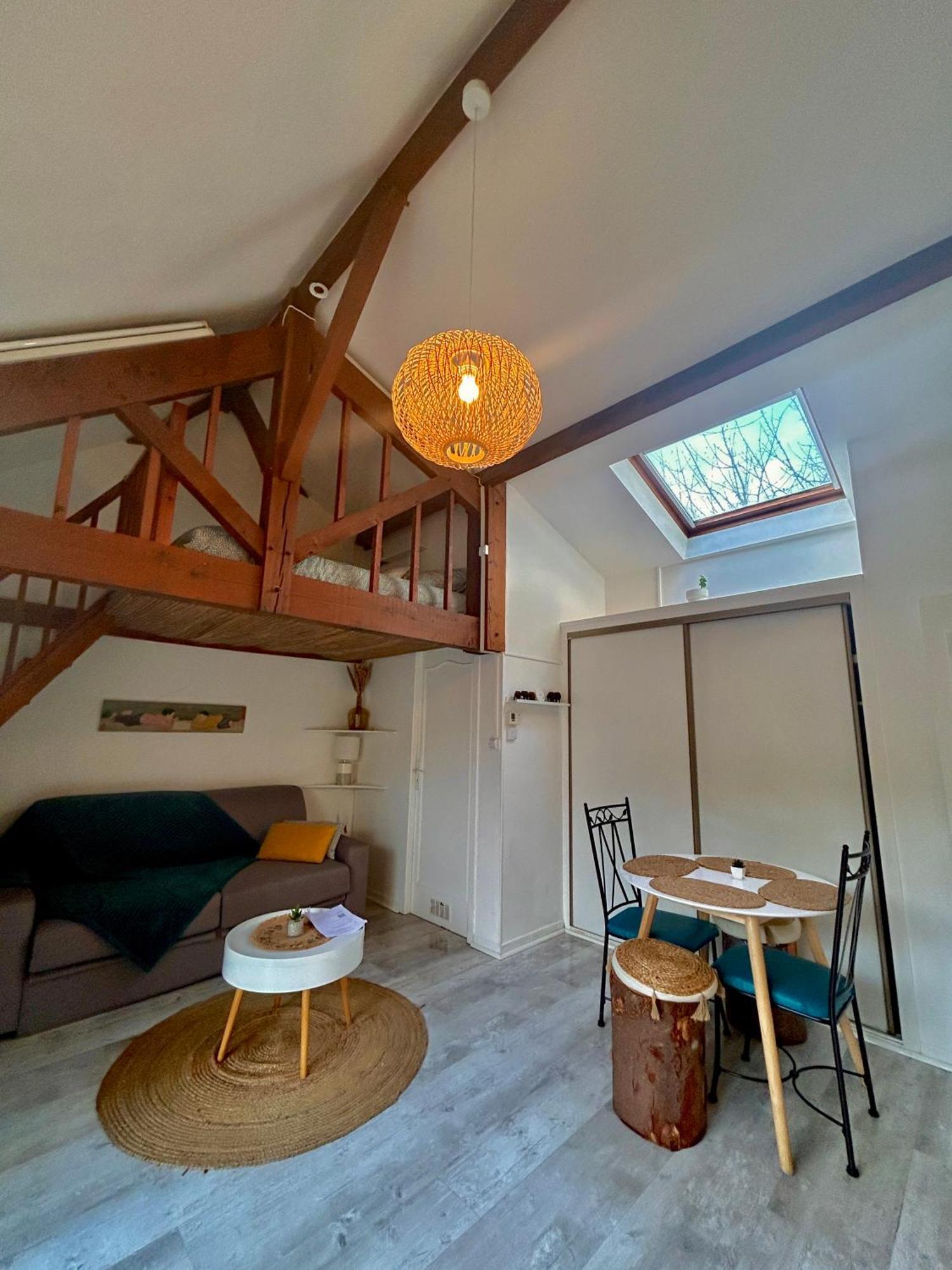Apartment Maisonnette 2 A 4 Pers- Jardin Privatif Cloture- Calme- Stationnement Gratuit- Pau Ouest *